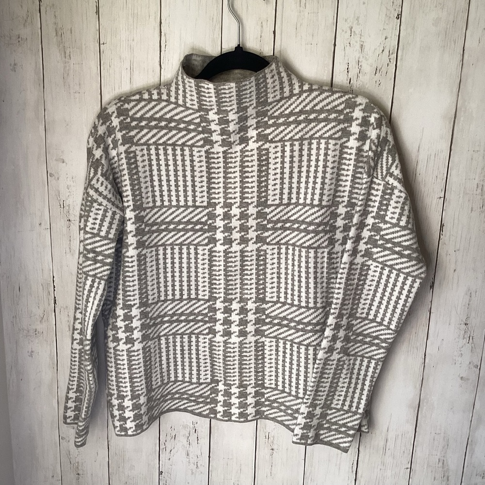 Max Studio Houndstooth Sweater Soft Gray White Print Knit Mock Turtleneck - Picture 5 of 5